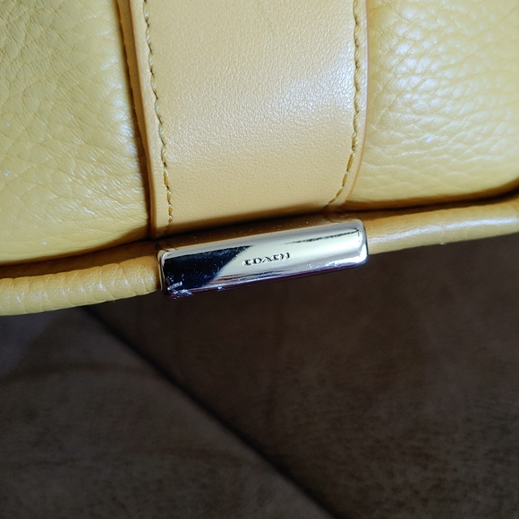 COACH Handbag Lemon Color 🍋 Love it 🍋 - Picture 8 of 10